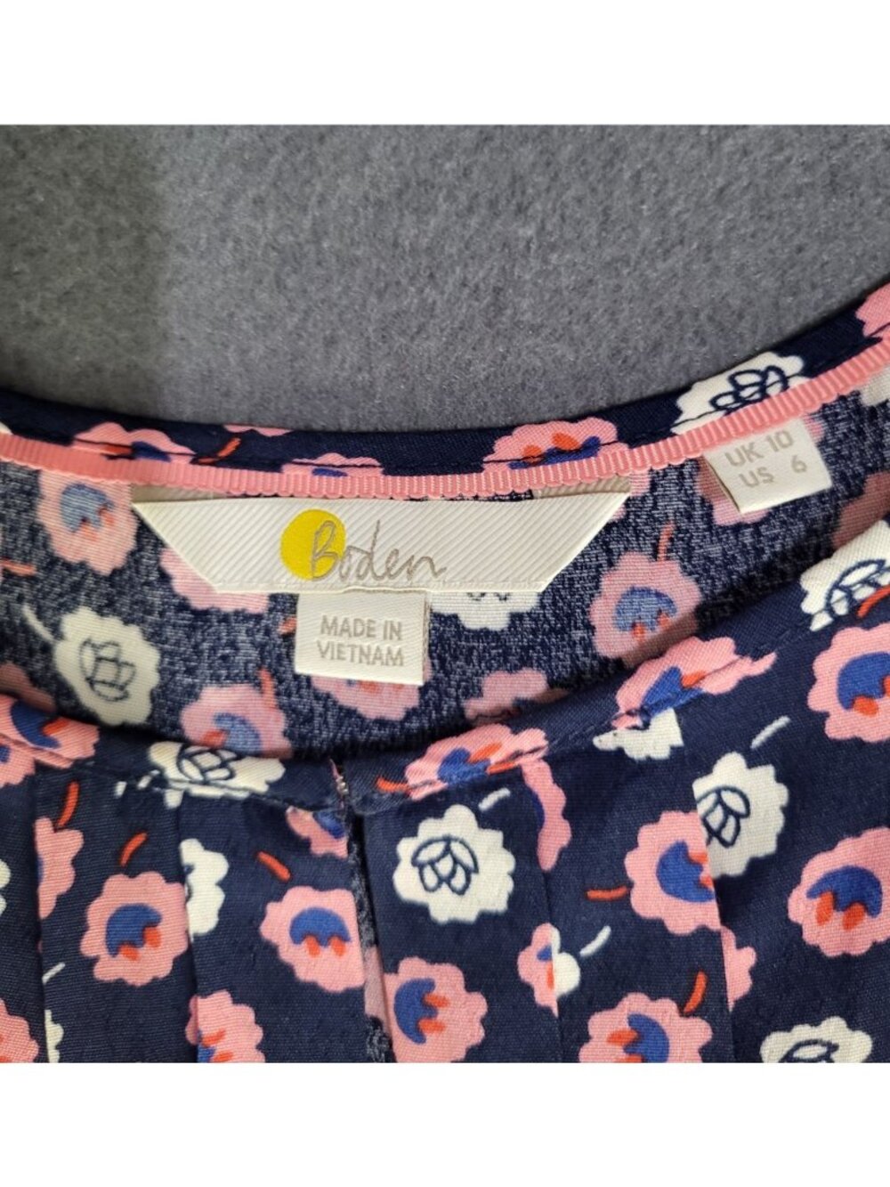 BODEN Womens SZ 6 Pleat Front Top Azalea Floral Print Keyhole Blouse Navy Pink - Picture 6 of 7